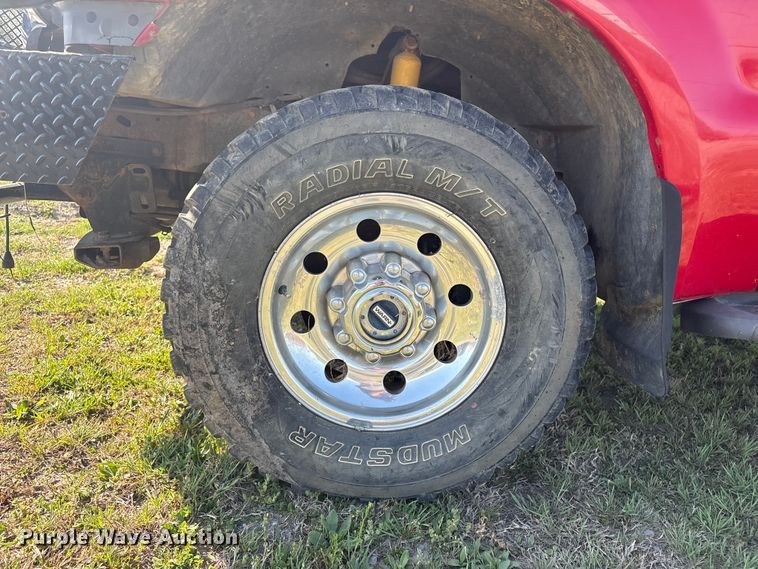 image for item EV2867 2003 Ford F350 Super Duty pickup truck cab and chassis