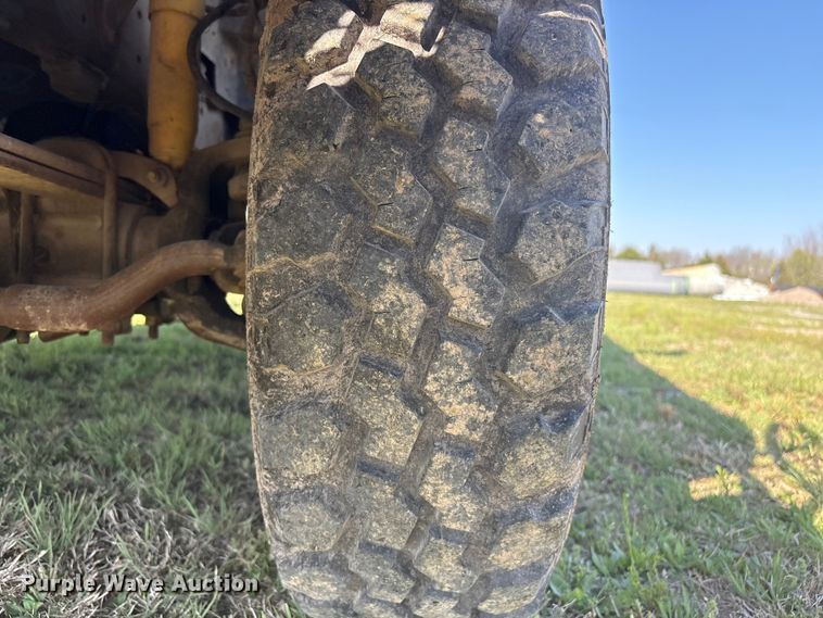 image for item EV2867 2003 Ford F350 Super Duty pickup truck cab and chassis