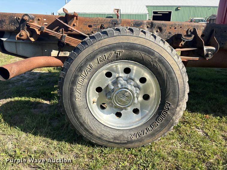 image for item EV2867 2003 Ford F350 Super Duty pickup truck cab and chassis