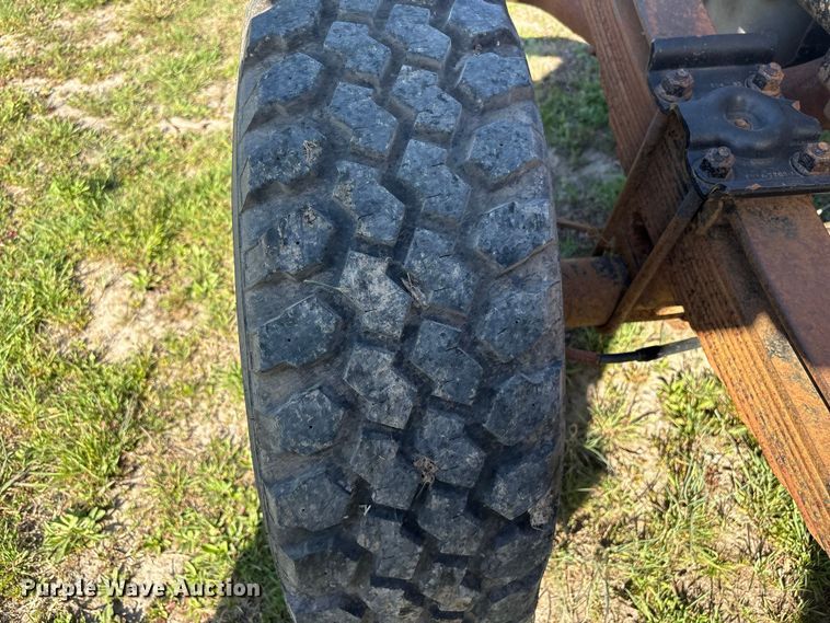 image for item EV2867 2003 Ford F350 Super Duty pickup truck cab and chassis