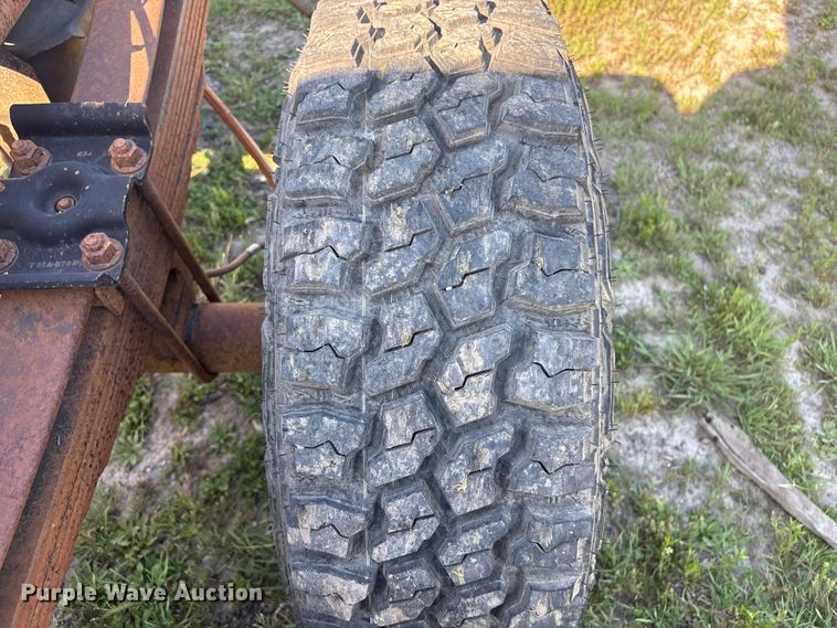 image for item EV2867 2003 Ford F350 Super Duty pickup truck cab and chassis