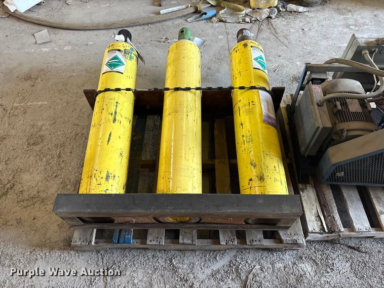 image for item EV2871 Approximately 19 SCBA tanks