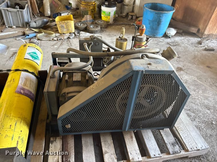 image for item EV2871 Approximately 19 SCBA tanks