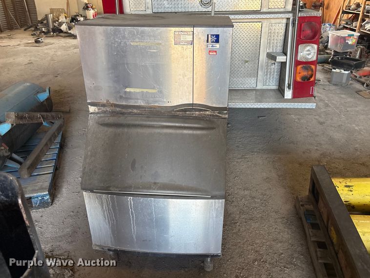 image for item EV2872 Manitowoc Ice B400 ice machine
