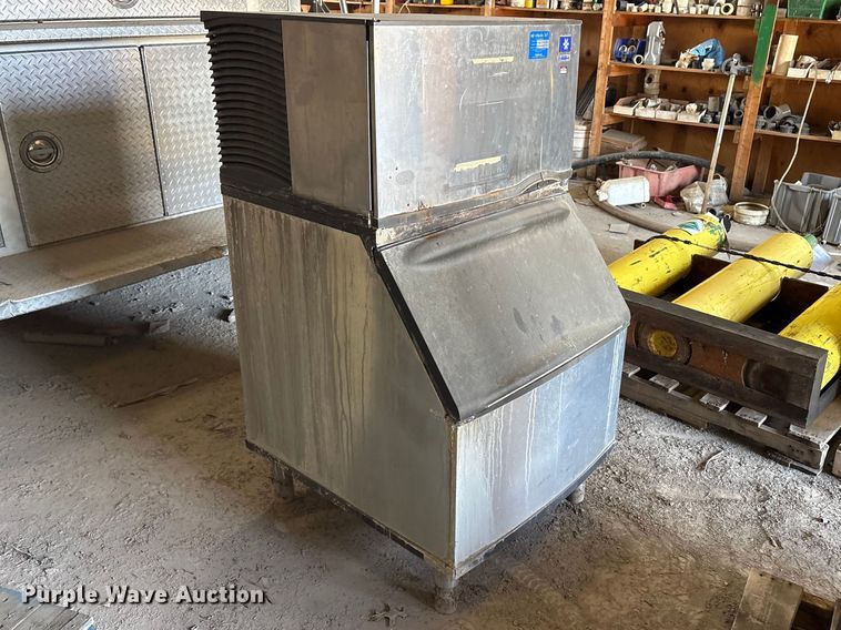 image for item EV2872 Manitowoc Ice B400 ice machine