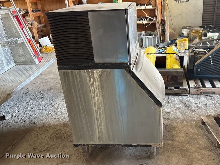 image for item EV2872 Manitowoc Ice B400 ice machine