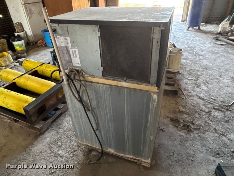 image for item EV2872 Manitowoc Ice B400 ice machine