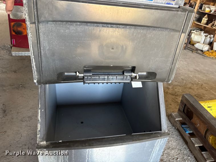 image for item EV2872 Manitowoc Ice B400 ice machine