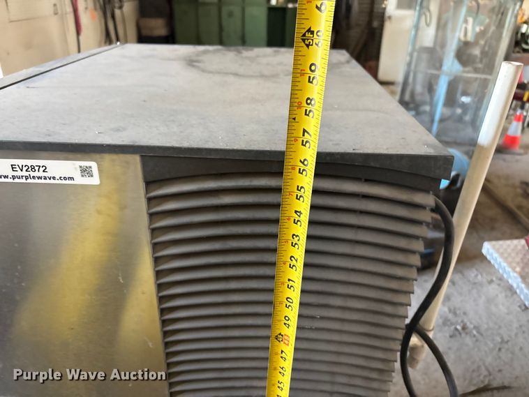 image for item EV2872 Manitowoc Ice B400 ice machine