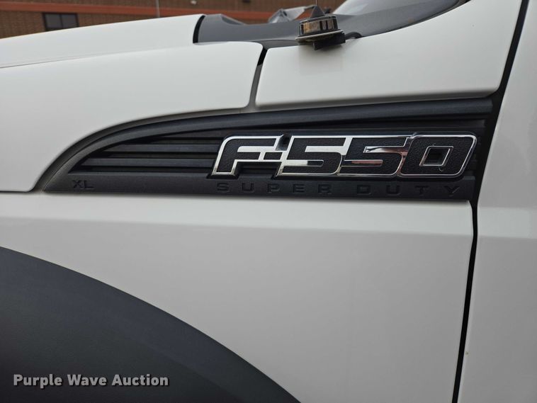 image for item EV5697 2015 Ford F550 utility / service truck