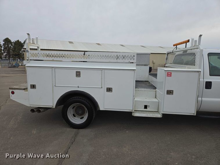 image for item EV5697 2015 Ford F550 utility / service truck