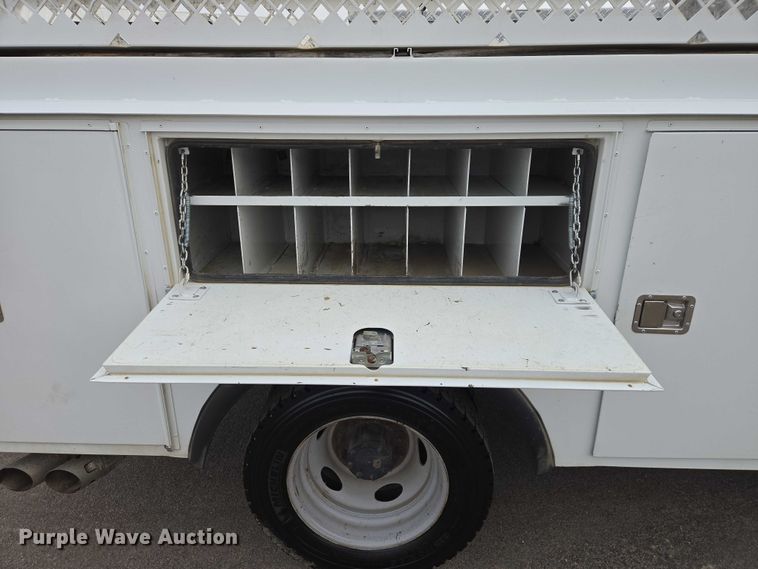 image for item EV5697 2015 Ford F550 utility / service truck