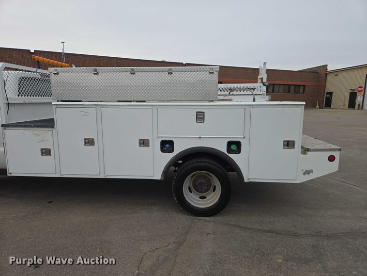 image for item EV5697 2015 Ford F550 utility / service truck