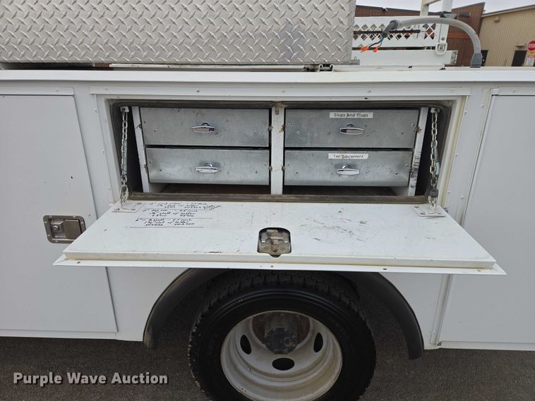 image for item EV5697 2015 Ford F550 utility / service truck