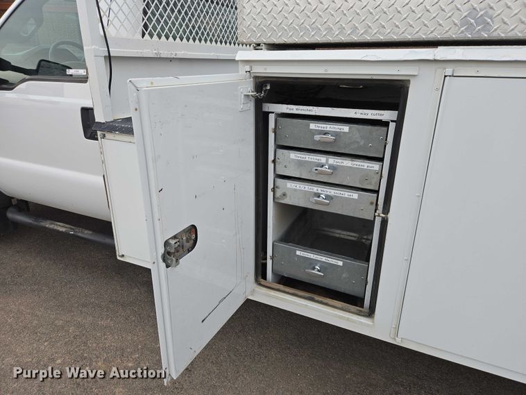 image for item EV5697 2015 Ford F550 utility / service truck