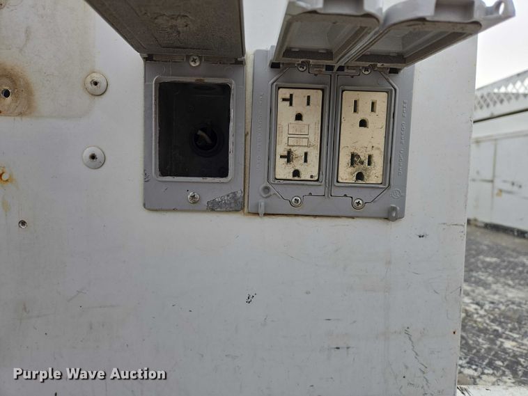 image for item EV5697 2015 Ford F550 utility / service truck