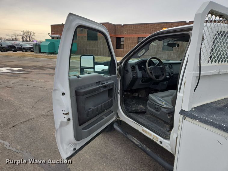 image for item EV5697 2015 Ford F550 utility / service truck