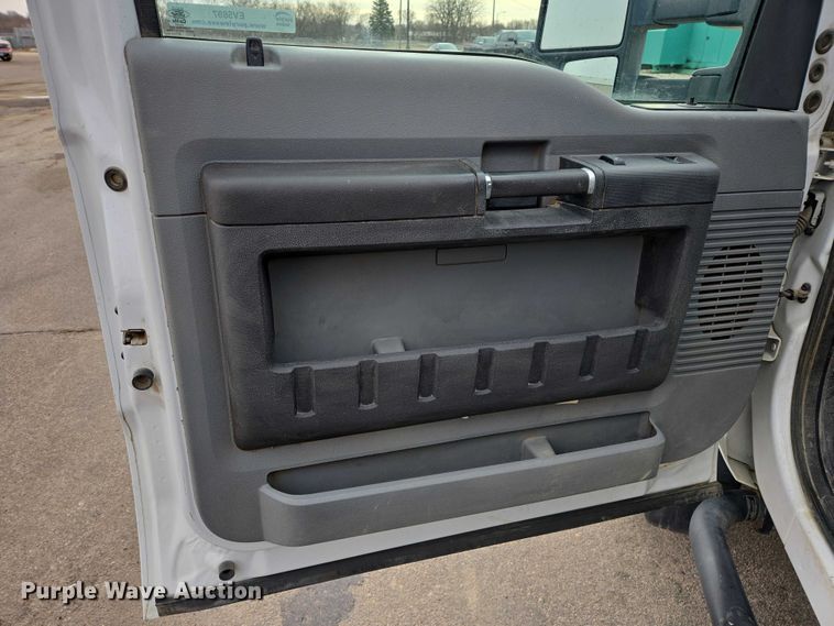 image for item EV5697 2015 Ford F550 utility / service truck