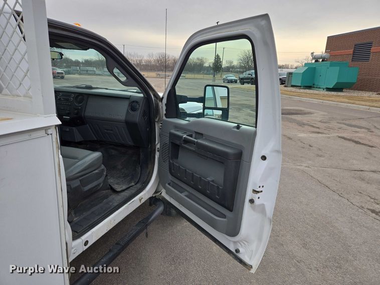 image for item EV5697 2015 Ford F550 utility / service truck