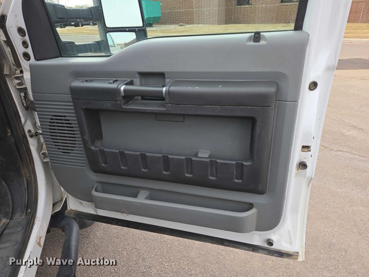 image for item EV5697 2015 Ford F550 utility / service truck