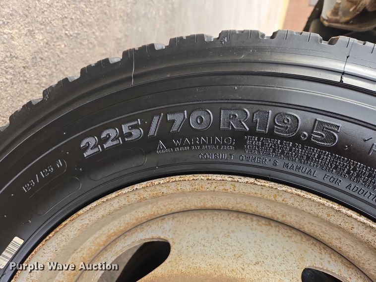 image for item EV5697 2015 Ford F550 utility / service truck