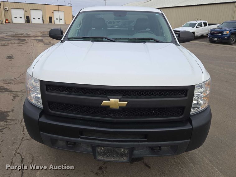 image for item EV5698 2011 Chevrolet Silverado 1500 Ext. Cab pickup truck