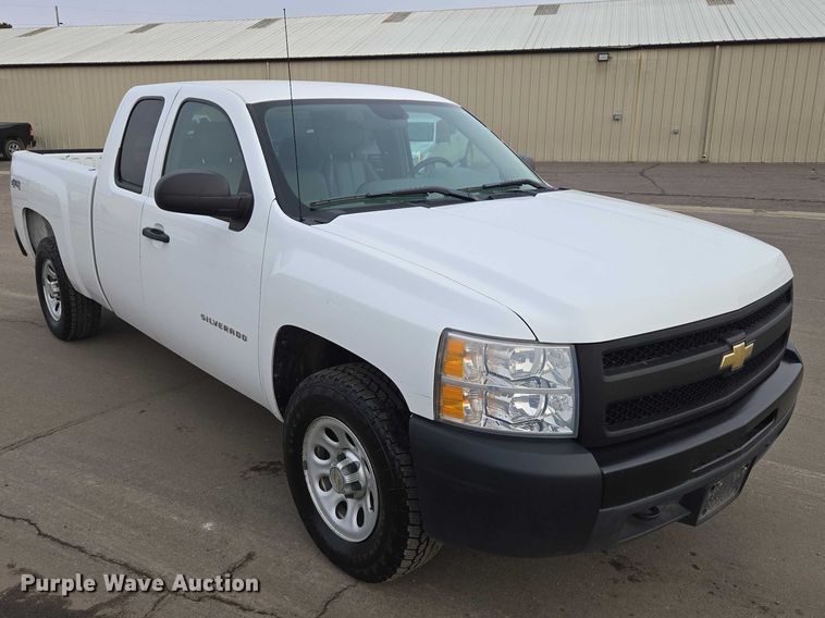 image for item EV5698 2011 Chevrolet Silverado 1500 Ext. Cab pickup truck