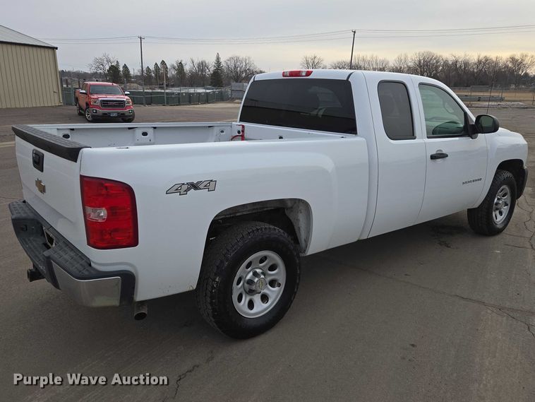 image for item EV5698 2011 Chevrolet Silverado 1500 Ext. Cab pickup truck