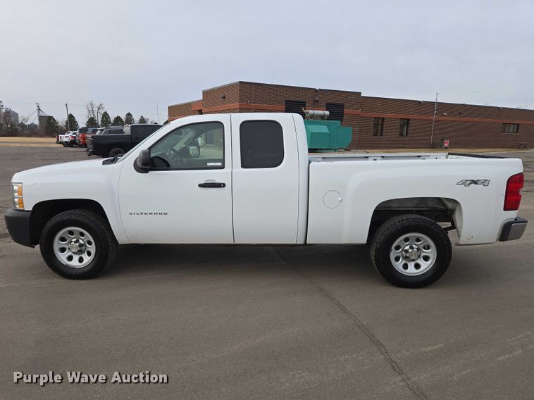 image for item EV5698 2011 Chevrolet Silverado 1500 Ext. Cab pickup truck