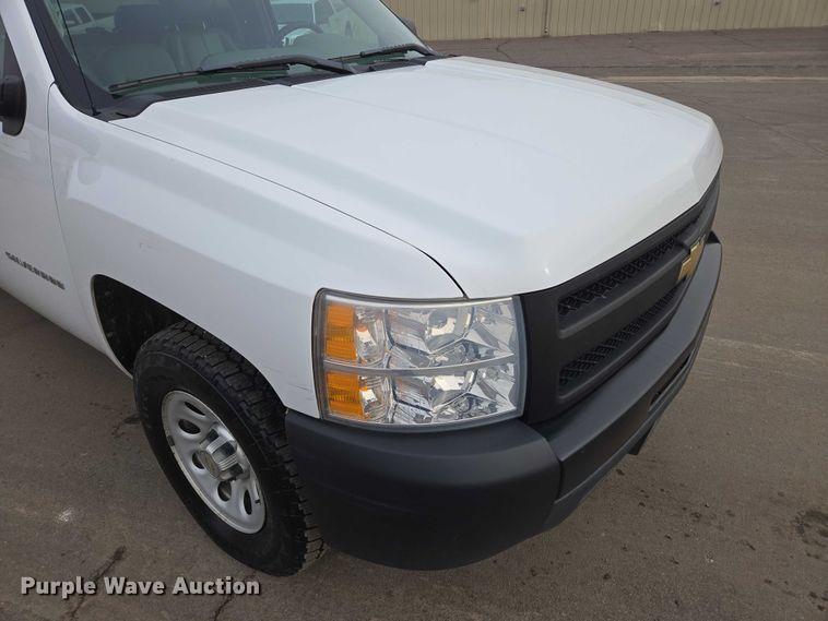 image for item EV5698 2011 Chevrolet Silverado 1500 Ext. Cab pickup truck