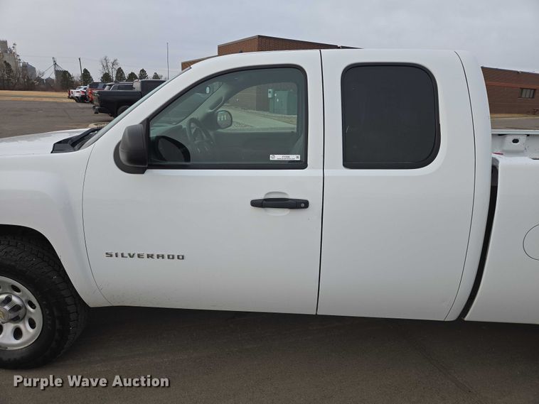 image for item EV5698 2011 Chevrolet Silverado 1500 Ext. Cab pickup truck