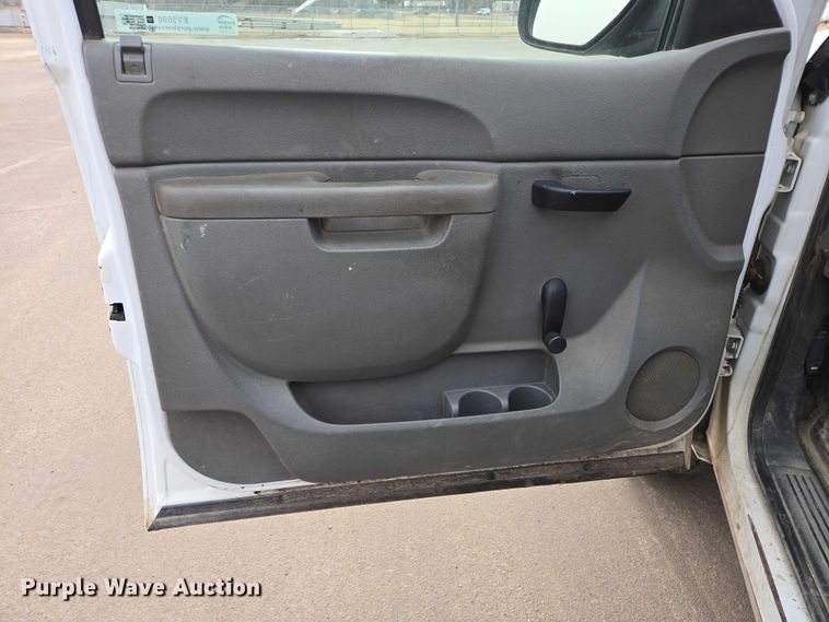 image for item EV5698 2011 Chevrolet Silverado 1500 Ext. Cab pickup truck