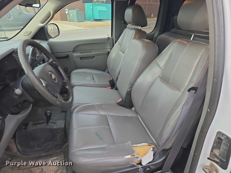 image for item EV5698 2011 Chevrolet Silverado 1500 Ext. Cab pickup truck