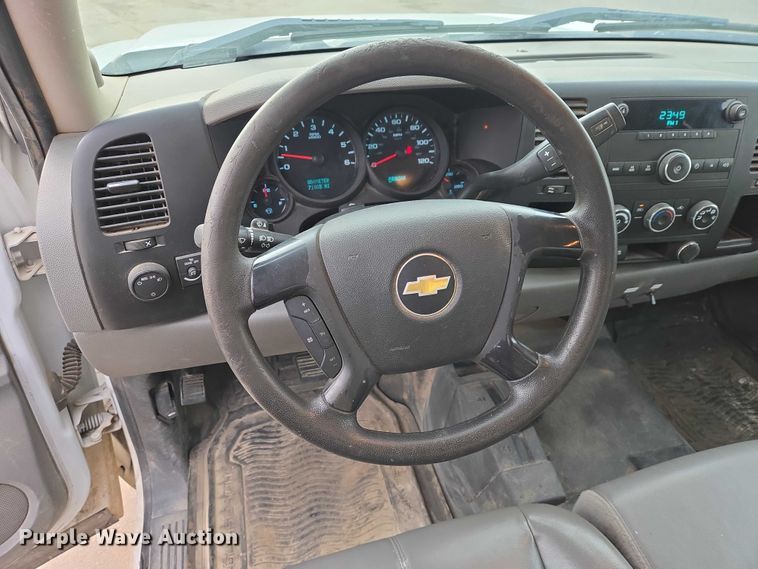 image for item EV5698 2011 Chevrolet Silverado 1500 Ext. Cab pickup truck