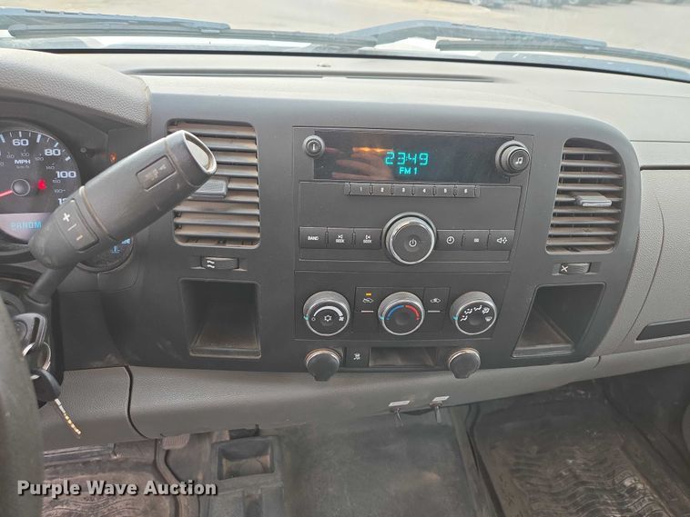 image for item EV5698 2011 Chevrolet Silverado 1500 Ext. Cab pickup truck