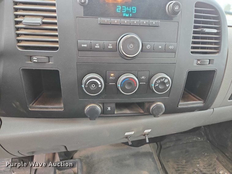 image for item EV5698 2011 Chevrolet Silverado 1500 Ext. Cab pickup truck