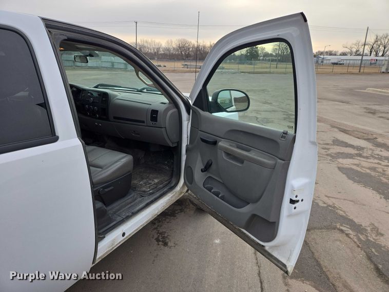 image for item EV5698 2011 Chevrolet Silverado 1500 Ext. Cab pickup truck