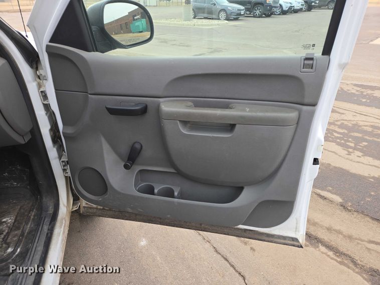 image for item EV5698 2011 Chevrolet Silverado 1500 Ext. Cab pickup truck