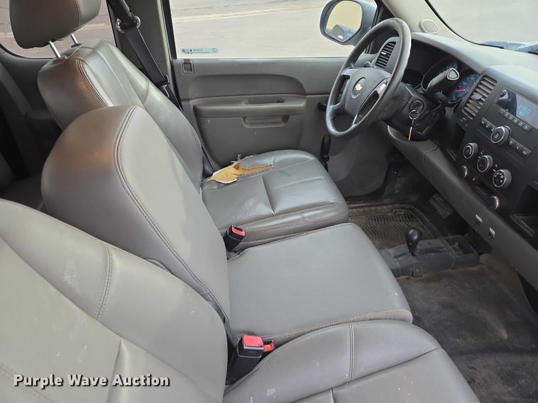 image for item EV5698 2011 Chevrolet Silverado 1500 Ext. Cab pickup truck