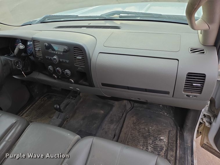 image for item EV5698 2011 Chevrolet Silverado 1500 Ext. Cab pickup truck