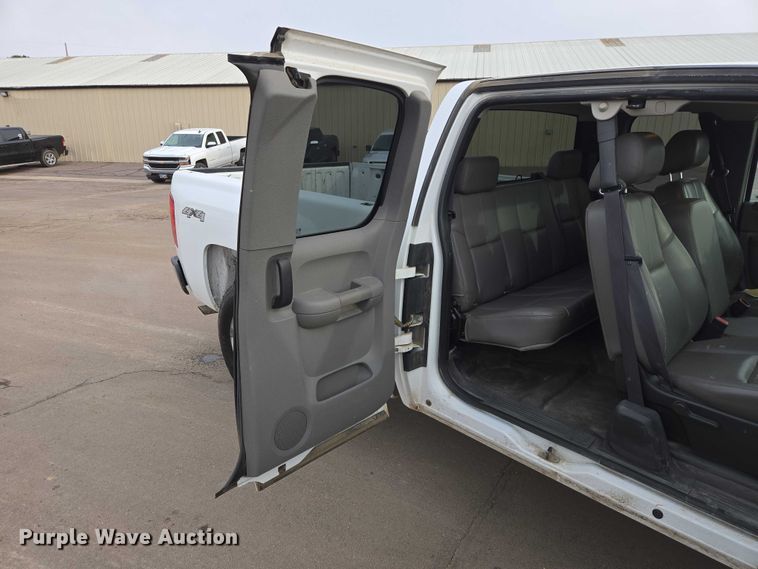 image for item EV5698 2011 Chevrolet Silverado 1500 Ext. Cab pickup truck