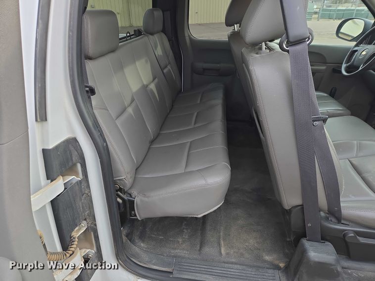 image for item EV5698 2011 Chevrolet Silverado 1500 Ext. Cab pickup truck