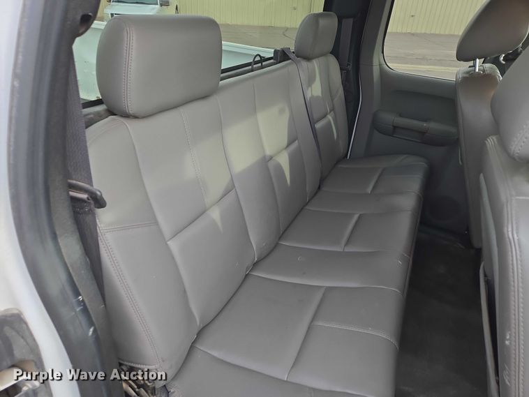 image for item EV5698 2011 Chevrolet Silverado 1500 Ext. Cab pickup truck