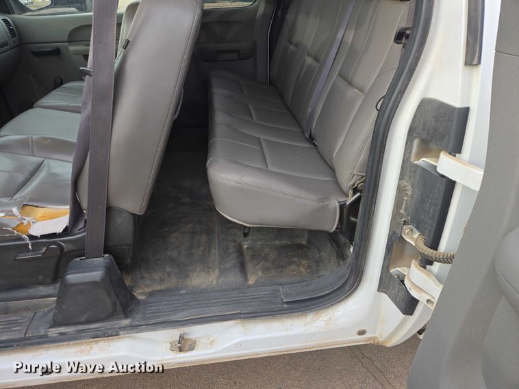 image for item EV5698 2011 Chevrolet Silverado 1500 Ext. Cab pickup truck