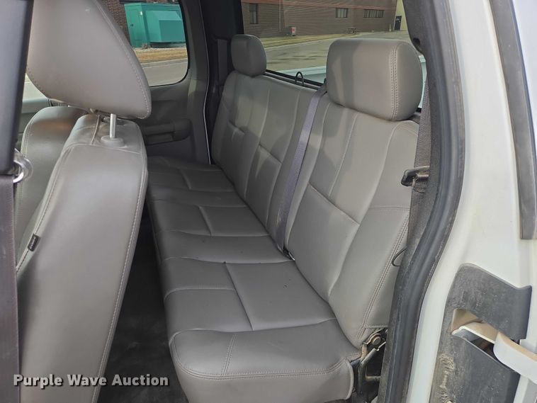 image for item EV5698 2011 Chevrolet Silverado 1500 Ext. Cab pickup truck