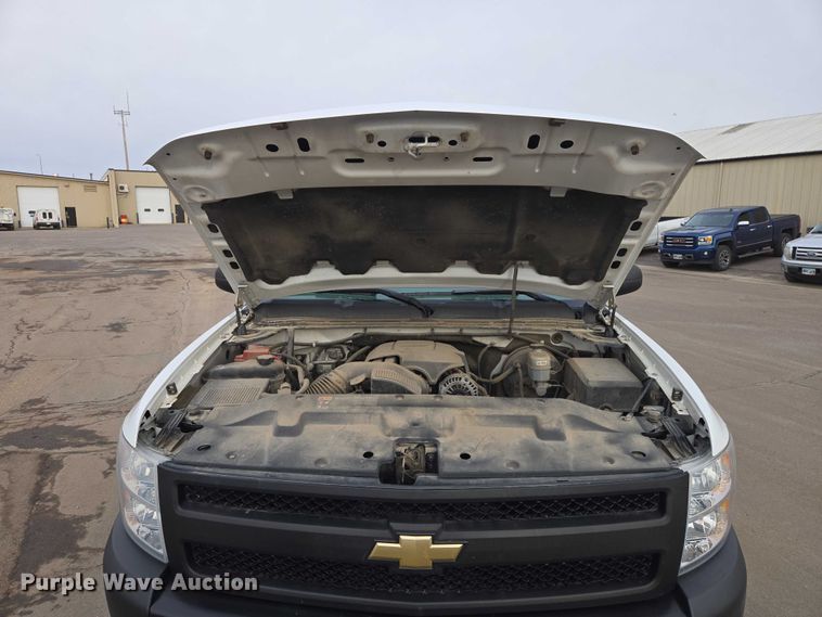 image for item EV5698 2011 Chevrolet Silverado 1500 Ext. Cab pickup truck