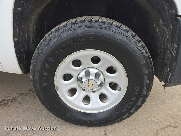 image for item EV5698 2011 Chevrolet Silverado 1500 Ext. Cab pickup truck