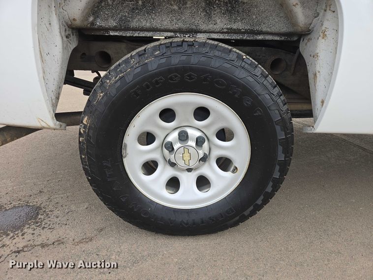 image for item EV5698 2011 Chevrolet Silverado 1500 Ext. Cab pickup truck