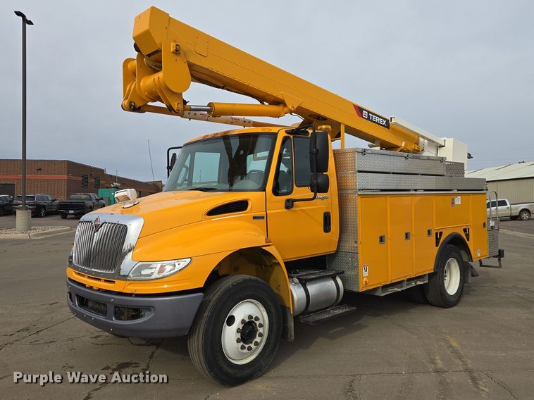 image for item EV5699 2012 International Durastar 4400 bucket truck