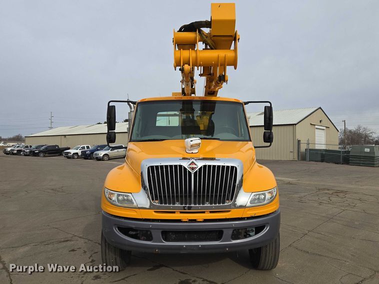 image for item EV5699 2012 International Durastar 4400 bucket truck